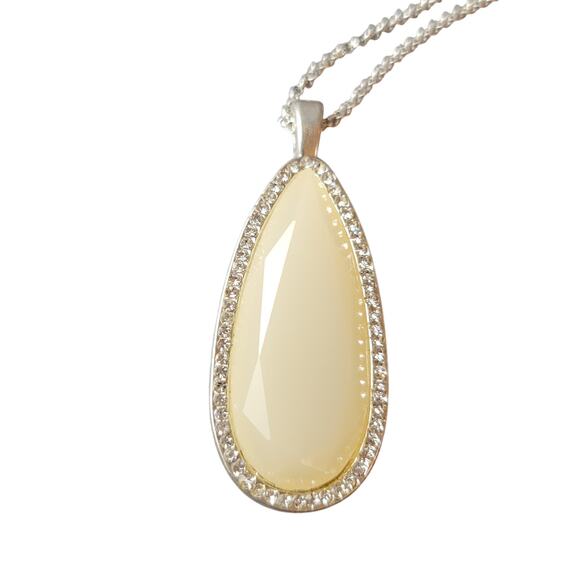 Silver Tone Layered Necklace Leaf and Teardrop Pendants 38" Chain - Picture 4 of 10